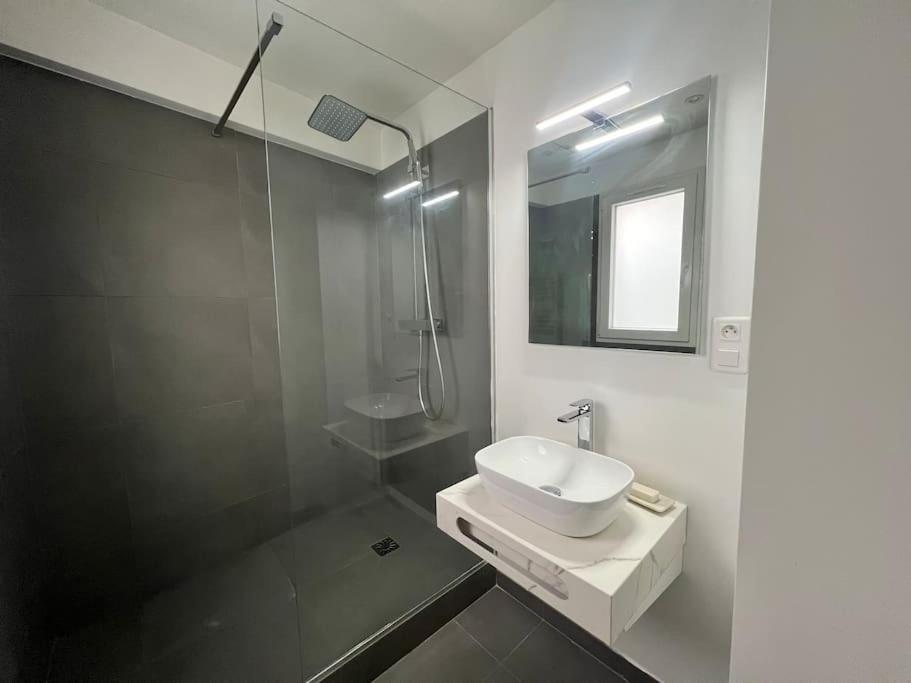 Aux Batignolles - Le Cocon Parisien - 28mc Apartment *